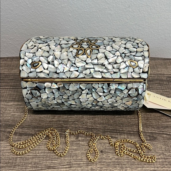 Antik Kraft | Silver Mosaic Mother Of Pearl w/ Crossbody Chain✨🐚 - Picture 11 of 14
